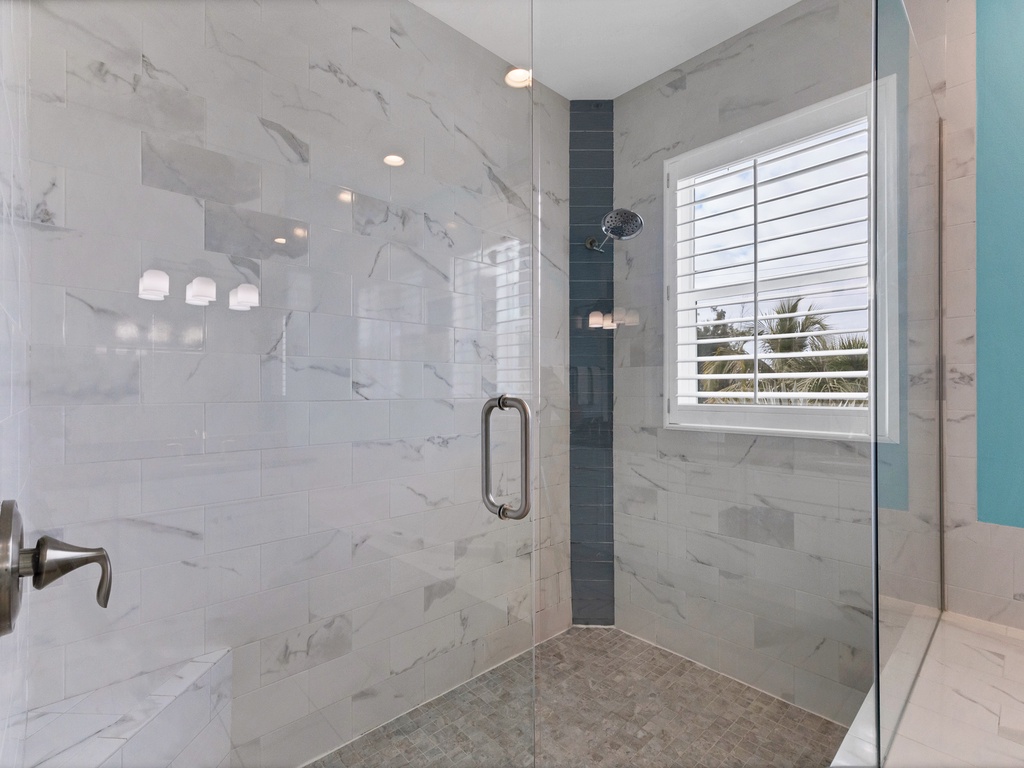 Second Bedroom (2nd floor), Ensuite Bathroom