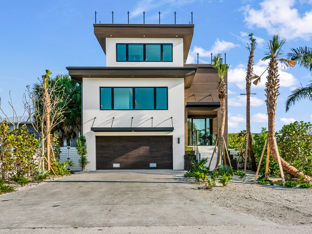 Knot A Basic Beach House - Lido Key Vacations