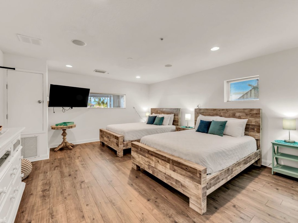 Fourth Bedroom - 2 Queen beds