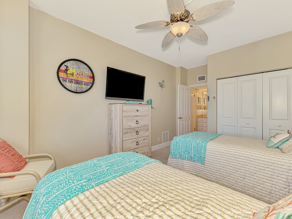 Second Bedroom, Two Twin XL beds