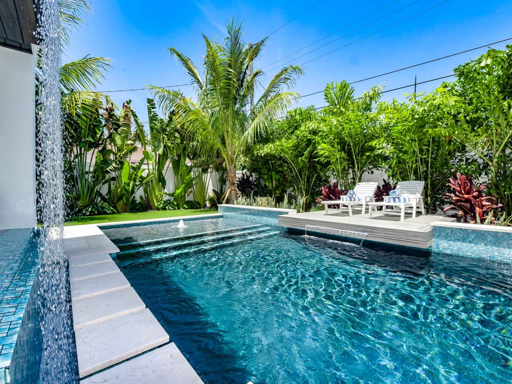 Private Pool with Sun Loungers