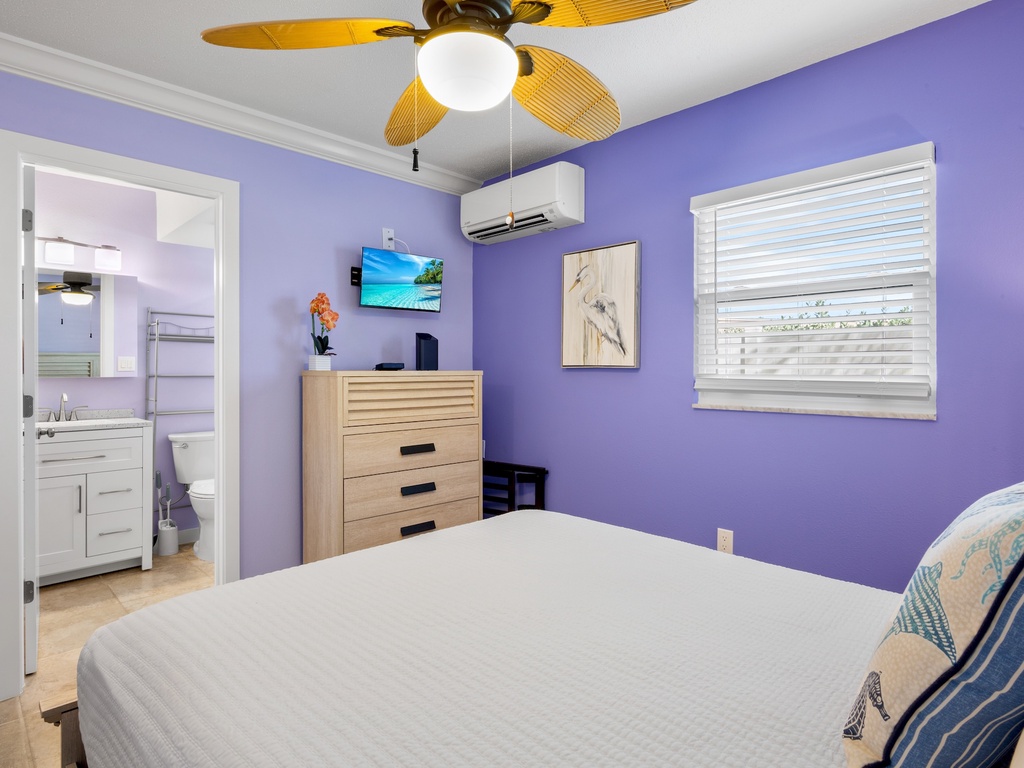 Primary Bedroom, Queen