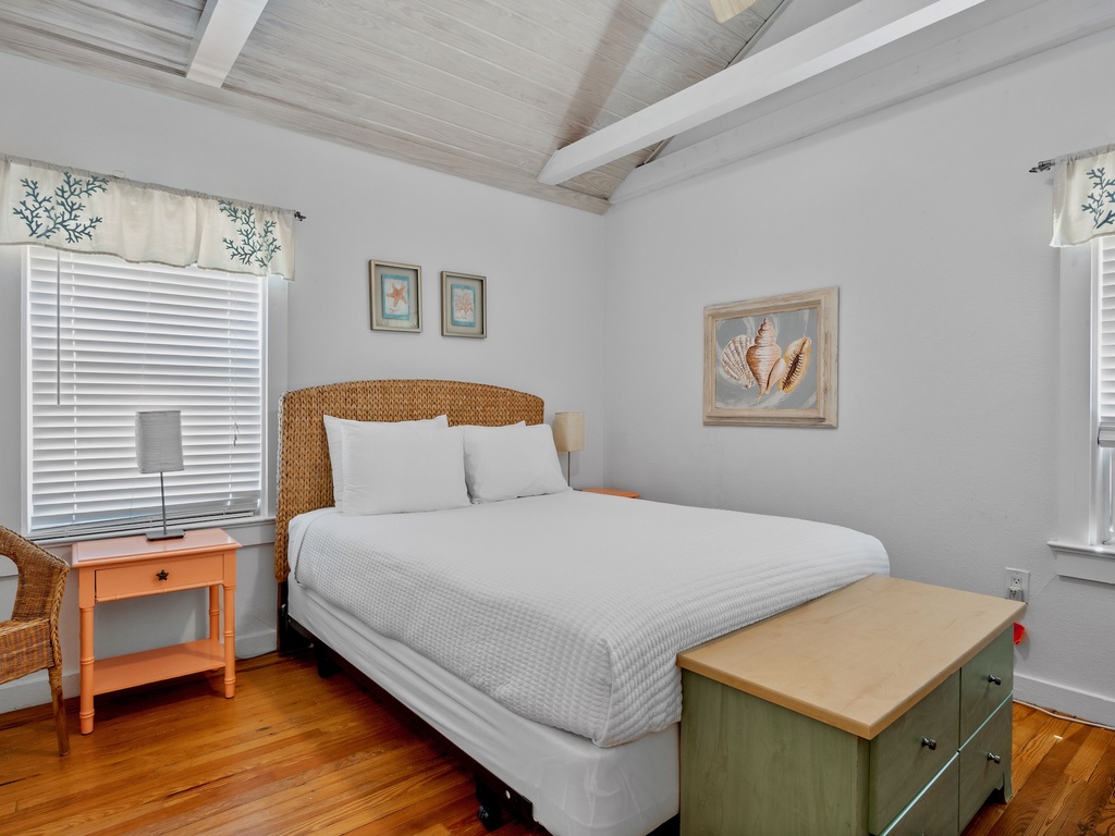 Second Bedroom, Queen bed
