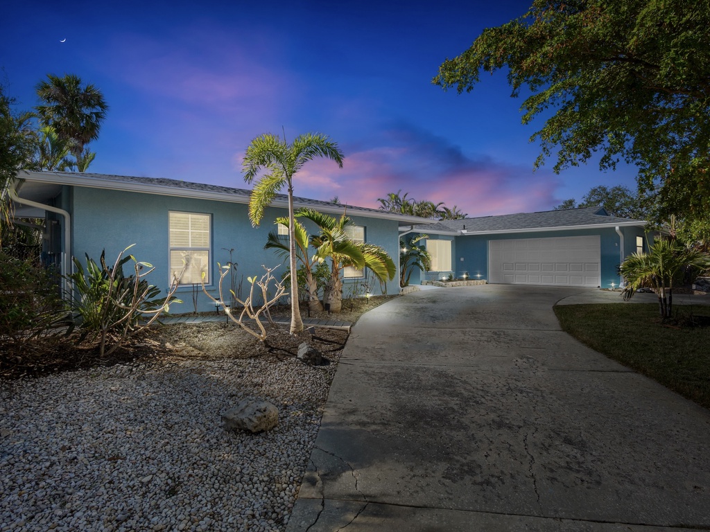 Siesta Dreamin' by Tropical Sands Accommodations