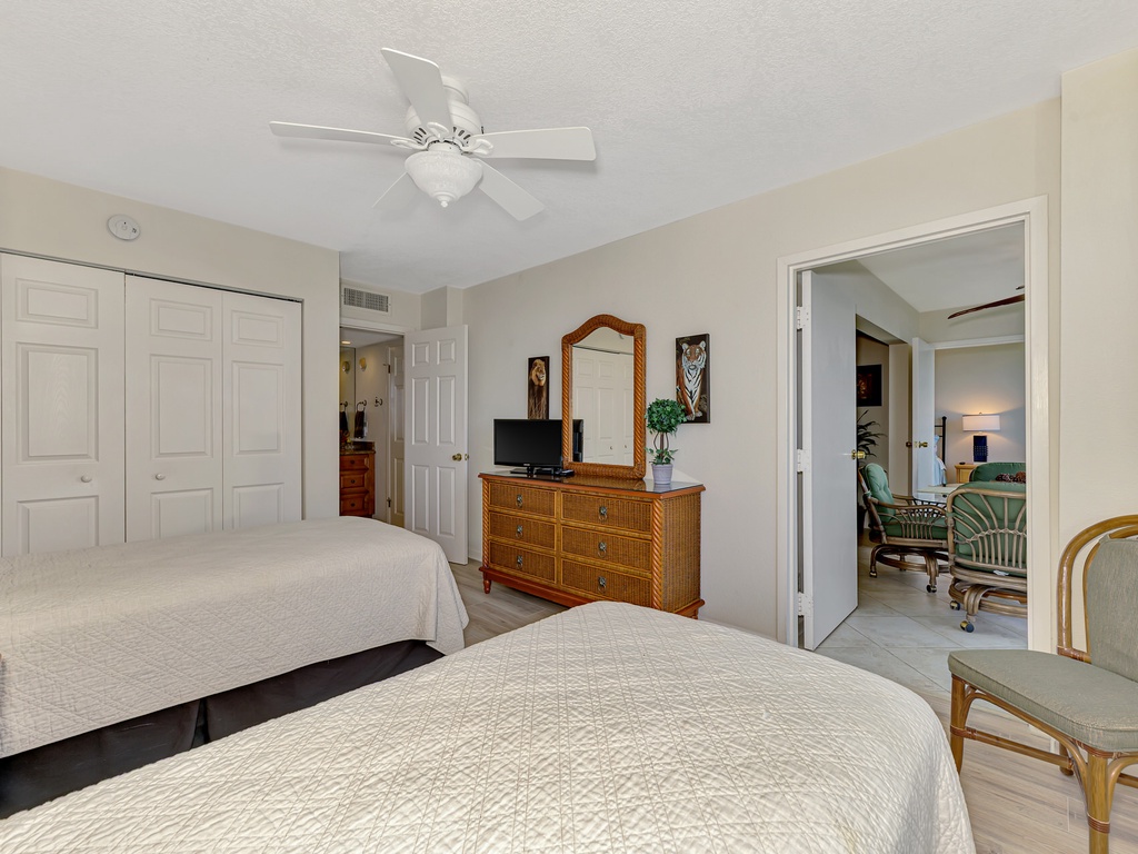 Second Bedroom, Two Twin beds