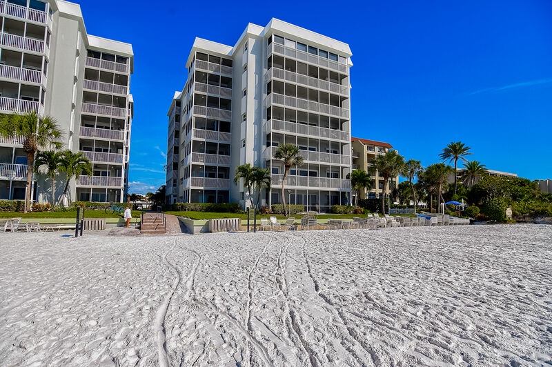 Beachfront condo with Gulf views