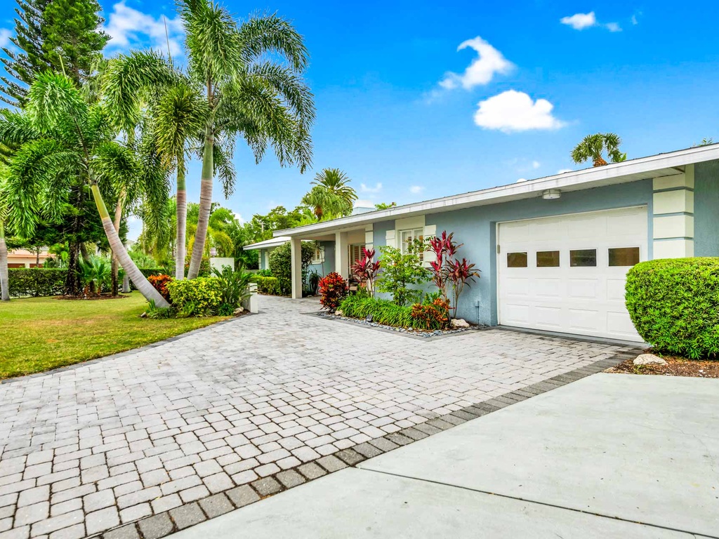 Off Street Parking - Blue Palm by Lido Key Vacations