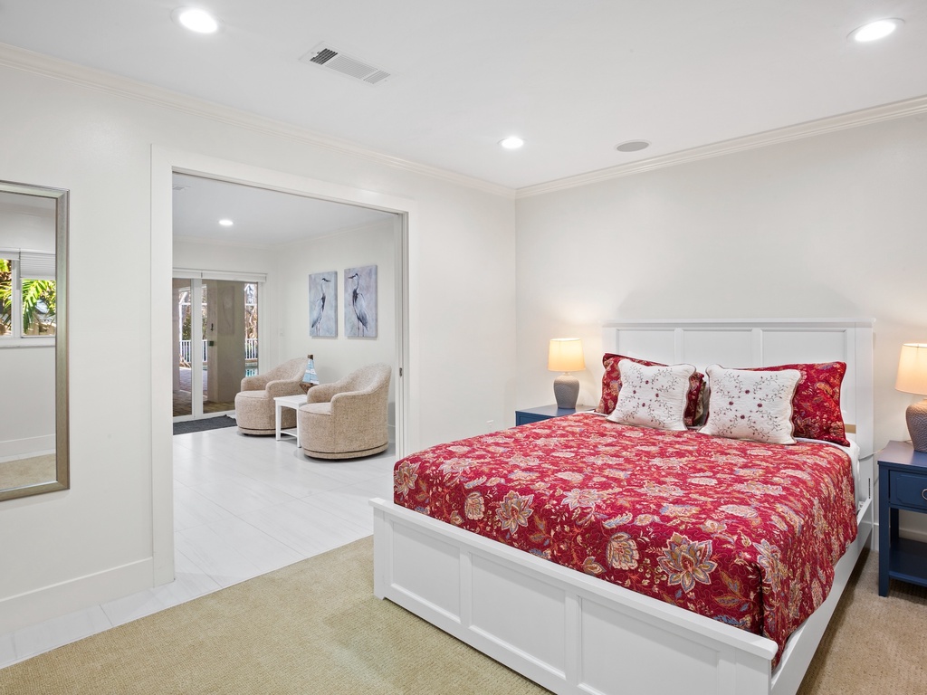 Bonus Room, Queen