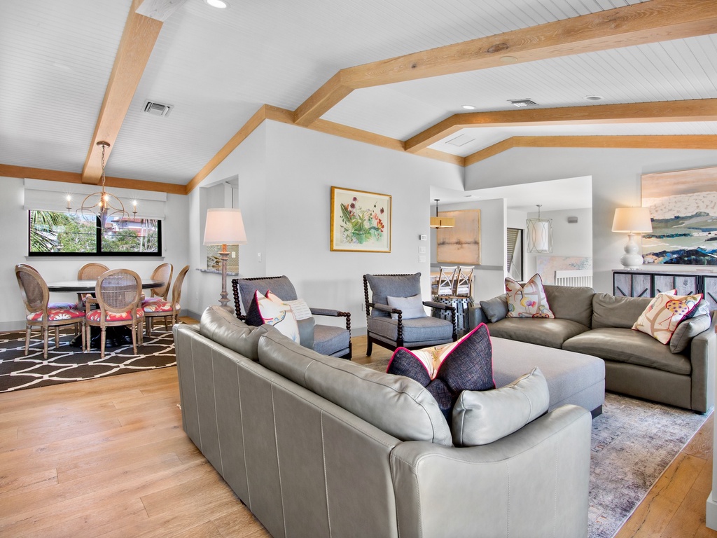 Second Spacious Open Living Space w/ TV