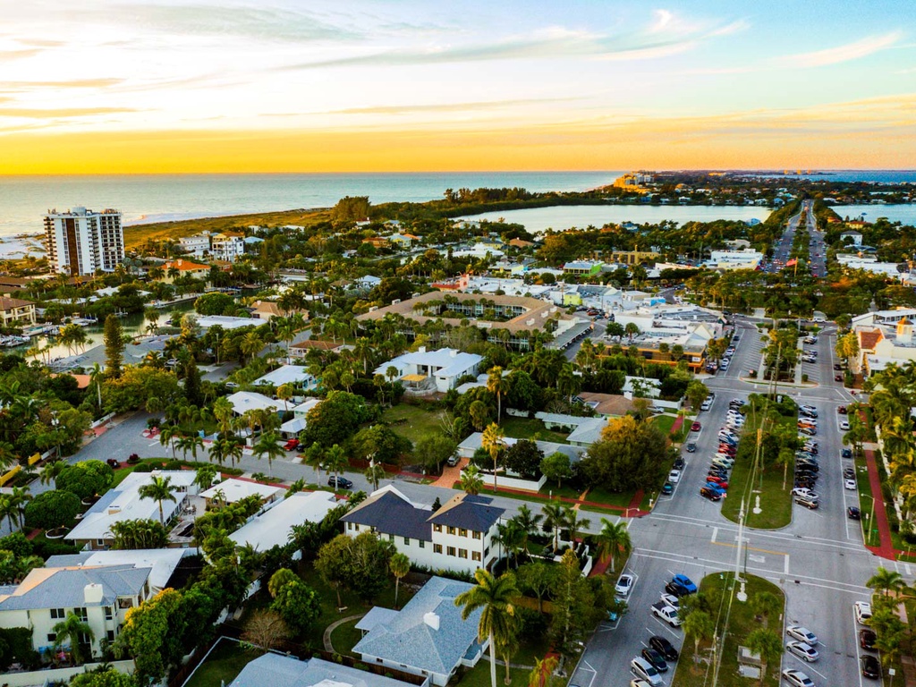 Walk to the Beach or the Circle!