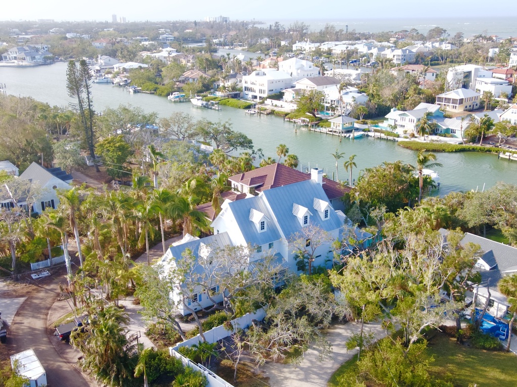 Beautiful canalfront home