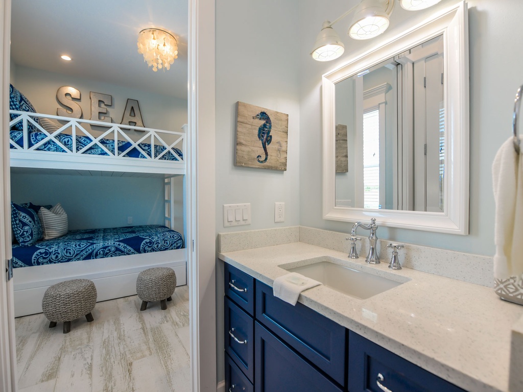 Seventh Bedroom (3rd floor), Ensuite Bathroom