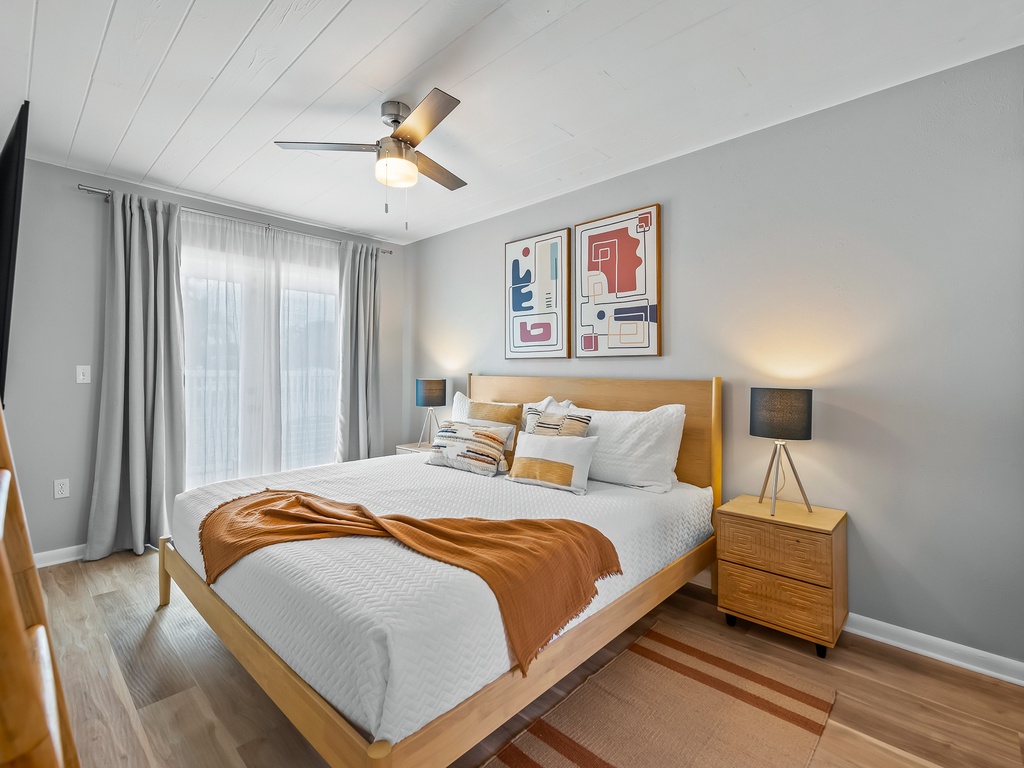 Third Bedroom (Second Cottage), King bed