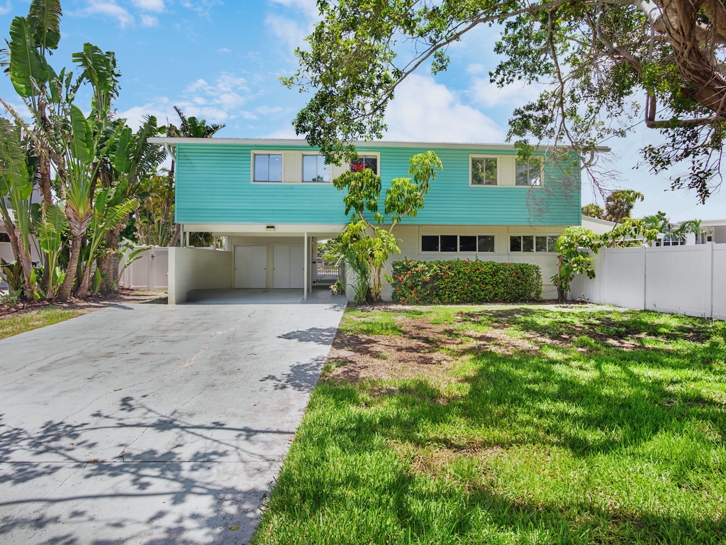 Leona Breeze by Tropical Sands Accommodations