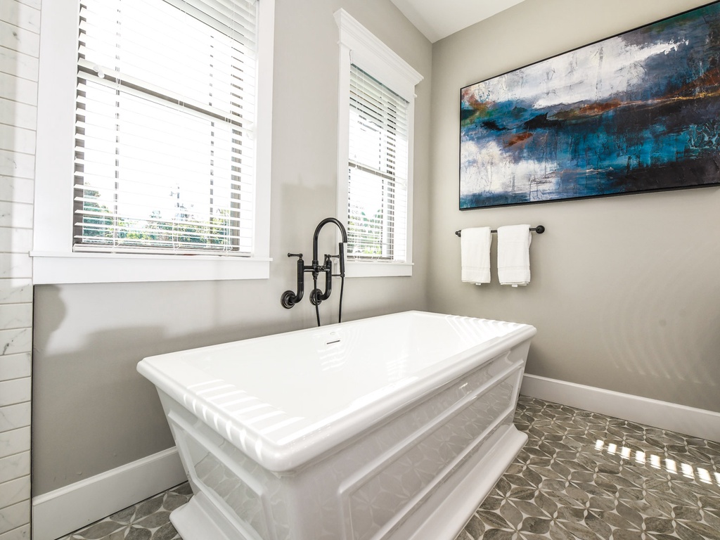 Master Bathroom Soaking Tub