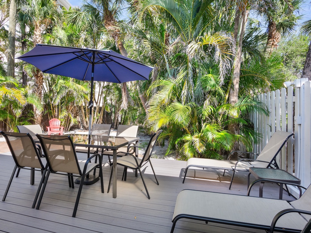 Outdoor Dining, Outdoor Loungers