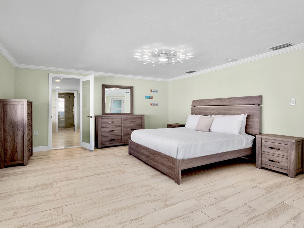 Primary Bedroom, King bed