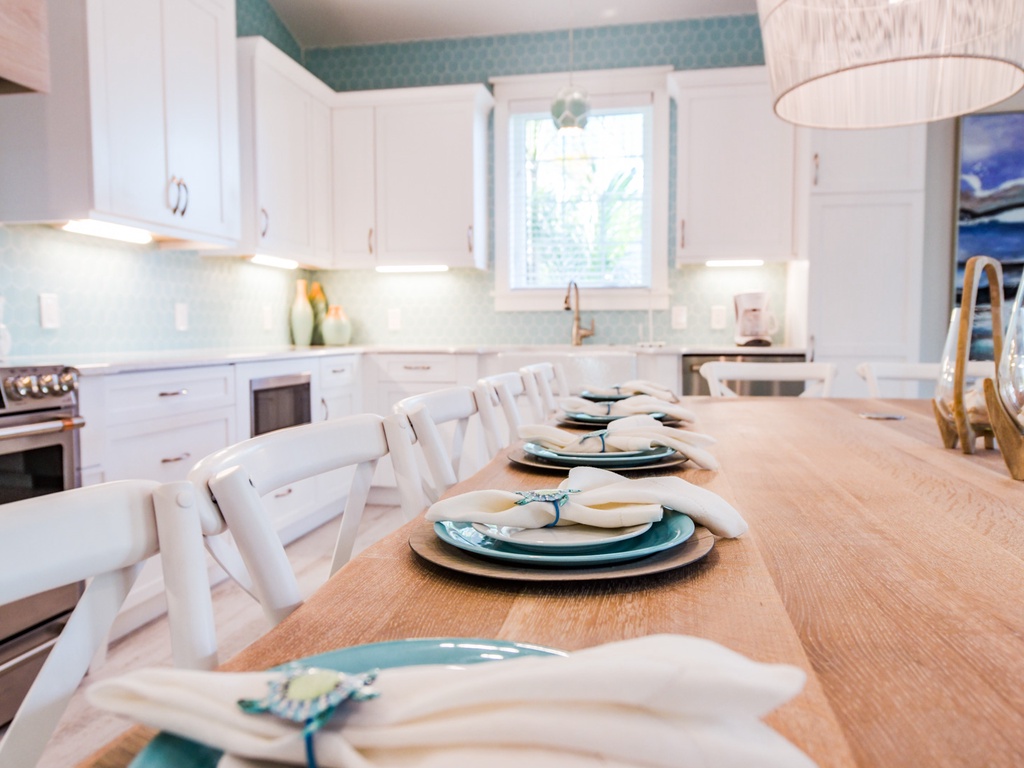 Gorgeous kitchen and dining area