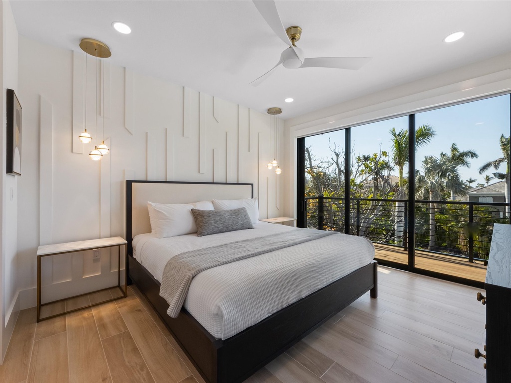 Fifth Bedroom, King