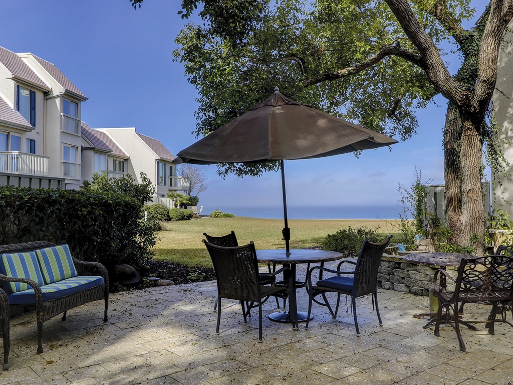 Schooner Court 731 Photo