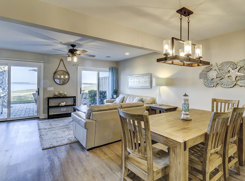 Schooner Court 740 Photo