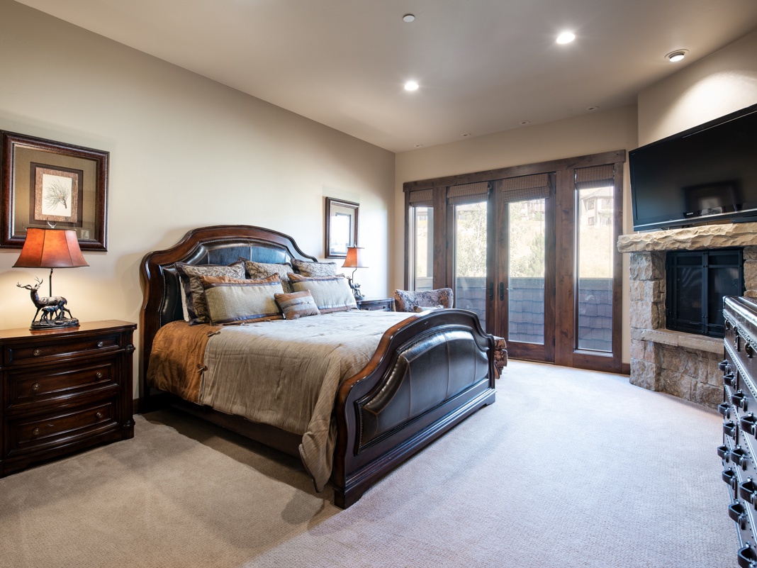  King Bedroom