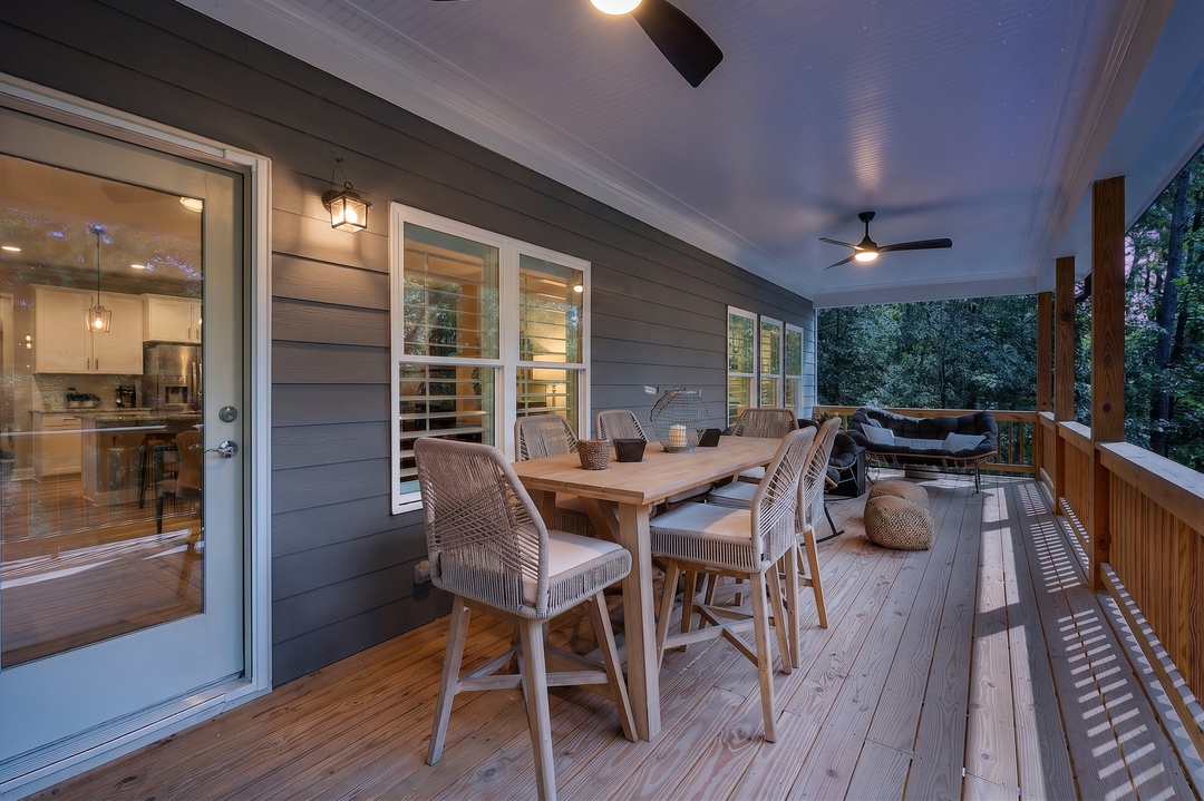 Pinebrook Haven - Entry Level Covered Deck Outdoor Dining