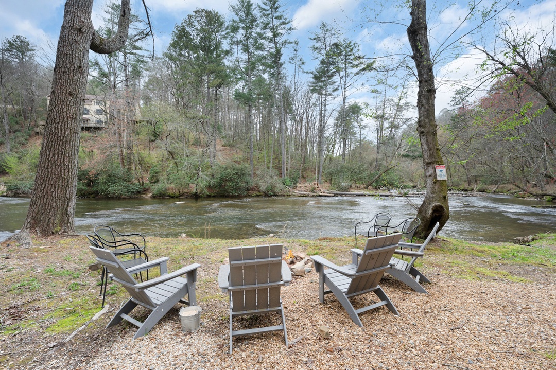 The Lodge on Cartecay - Firepit Area