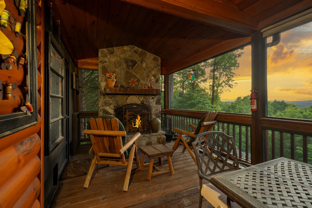 Mountain Melody - Entry Level Screened In Deck