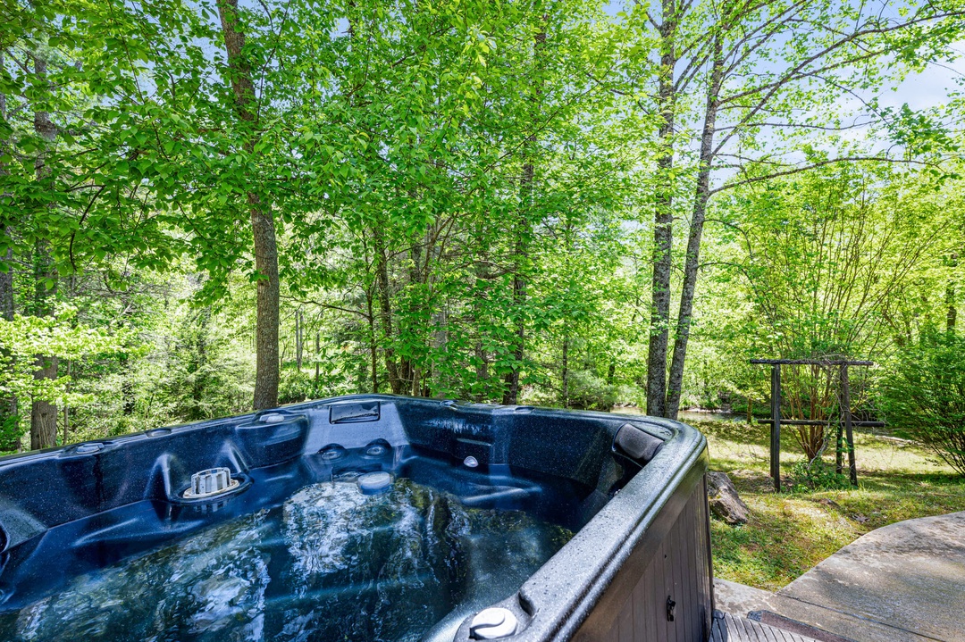 Creek Side Hideaway - Hot Tub