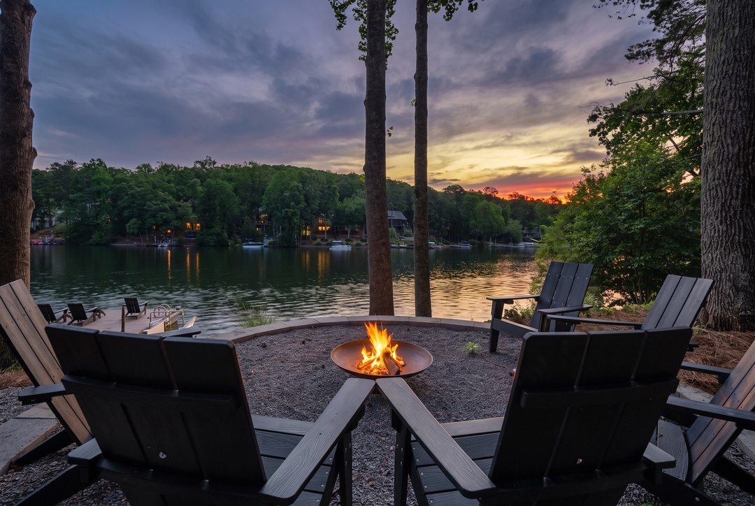 Silverlake Pointe - Lakeside Firepit