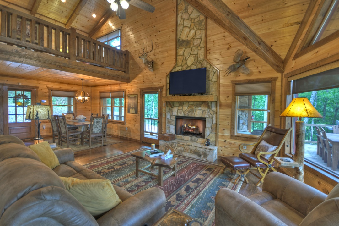 Deer Trails Cabin - Open Concept