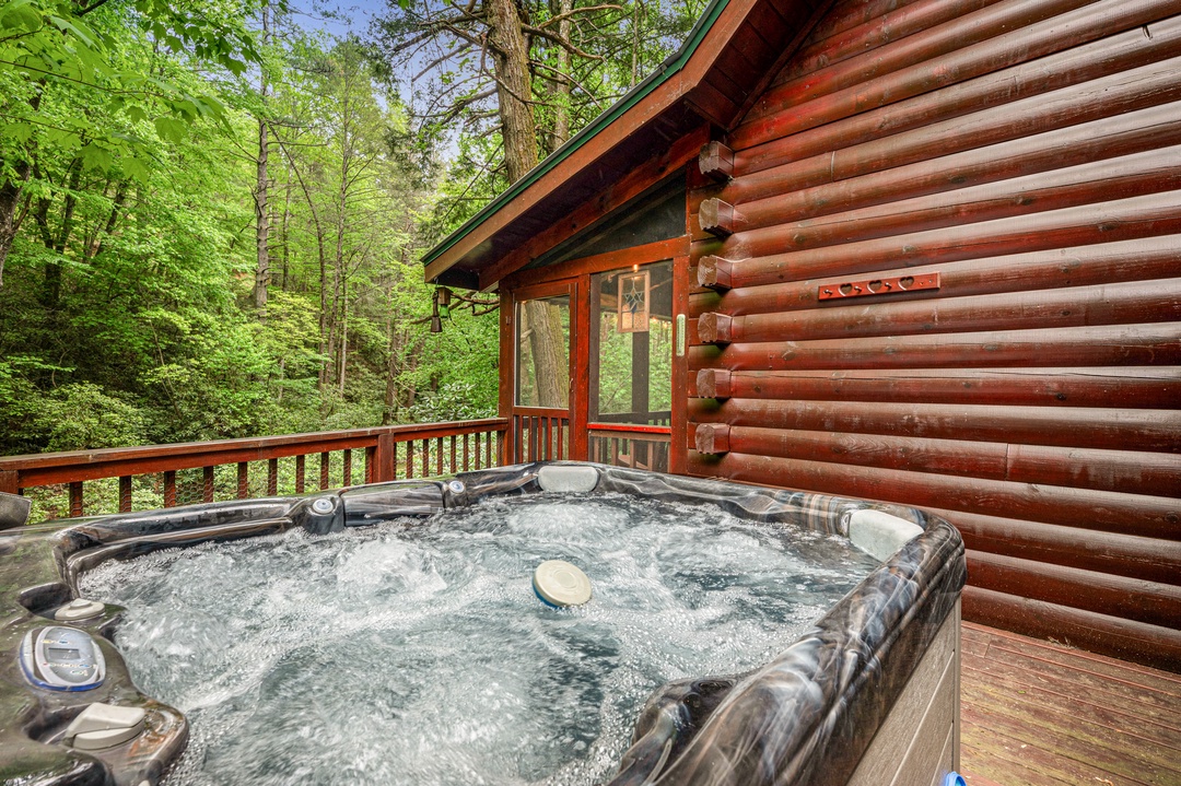Tuckaway Cave - Hot Tub Overlooking Fightingtown Creek