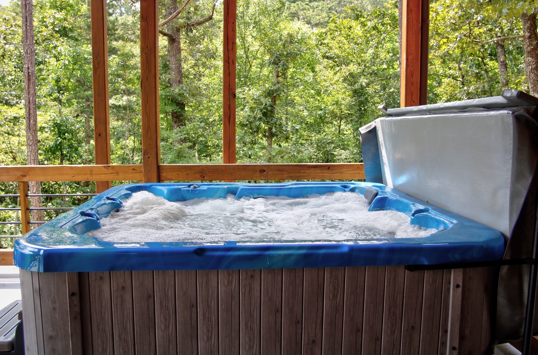 Cedar Ridge - Hot tub on the deck