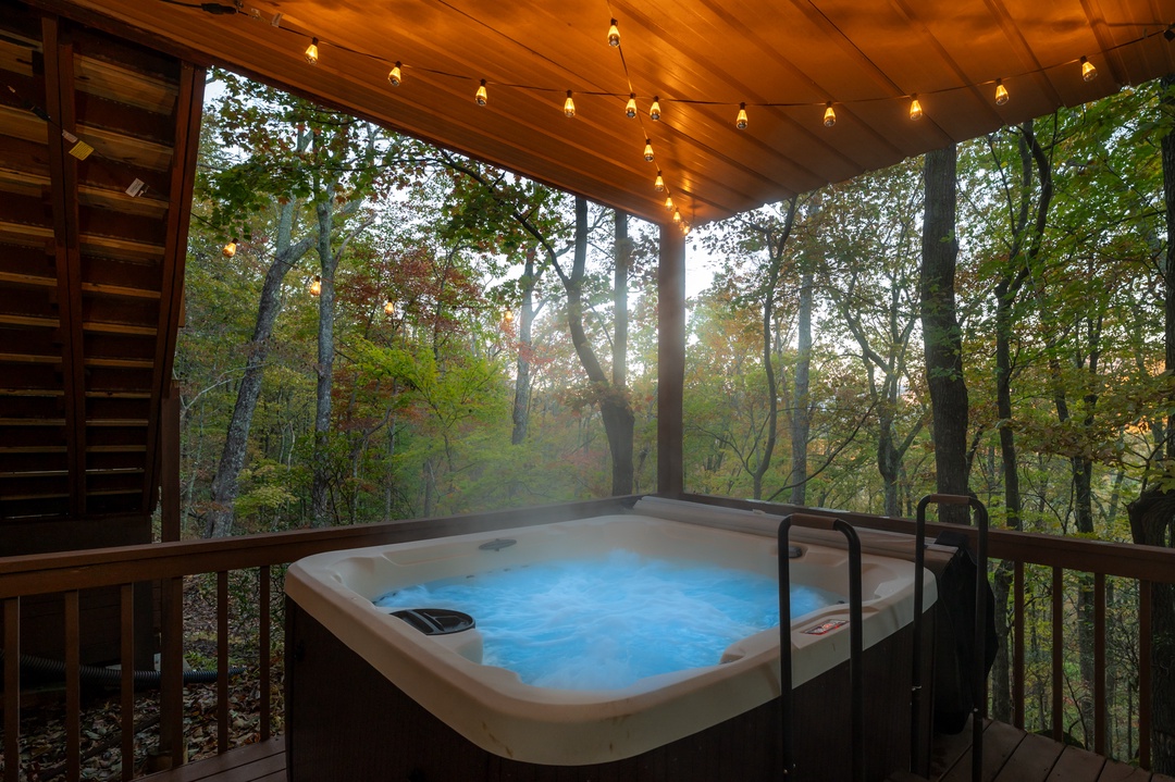 The Wolf Den - Lower Level Deck Hot Tub