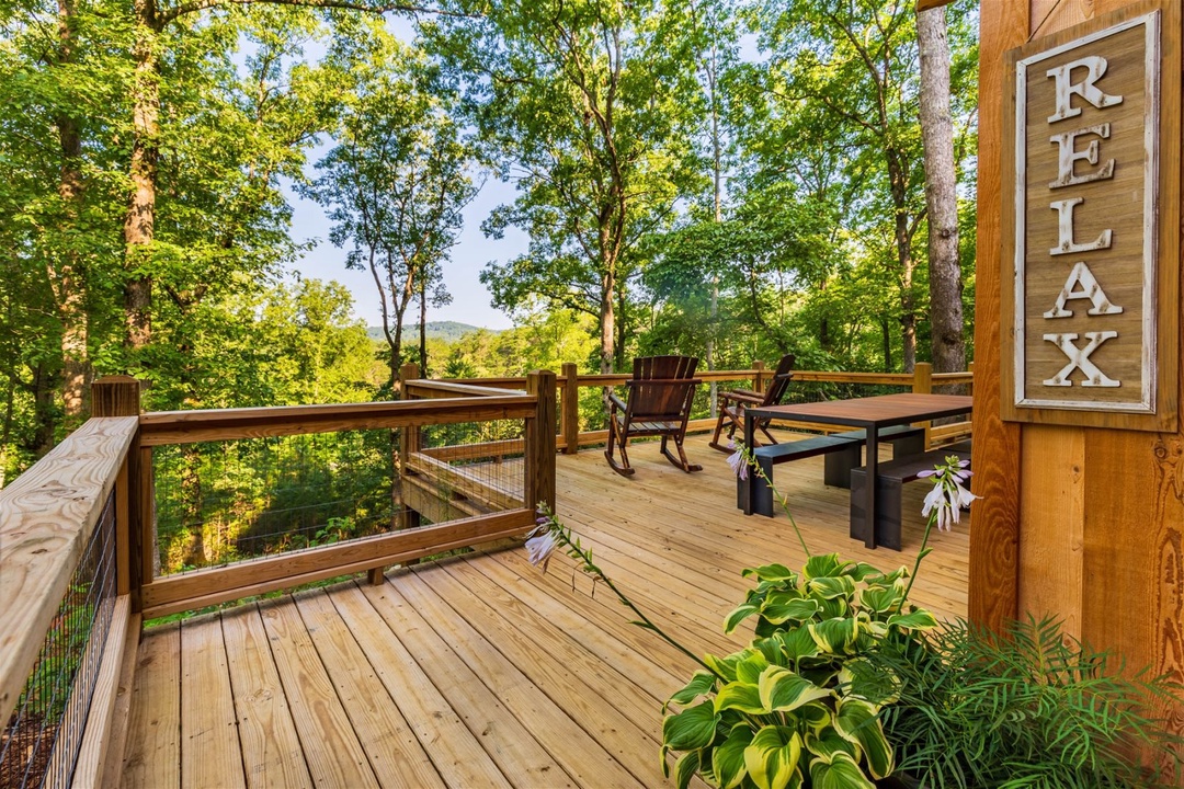 Sugar Shack Too - Main House deck and seating area
