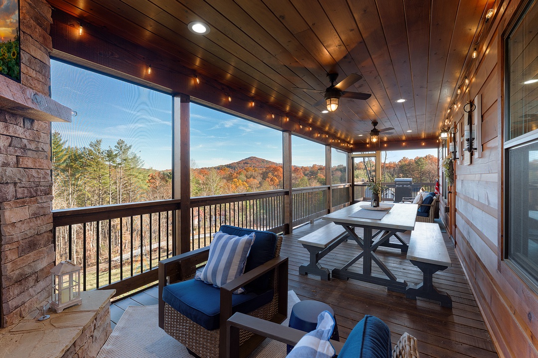 Hidden Hearts - Entry Level Deck Screened-In Porch