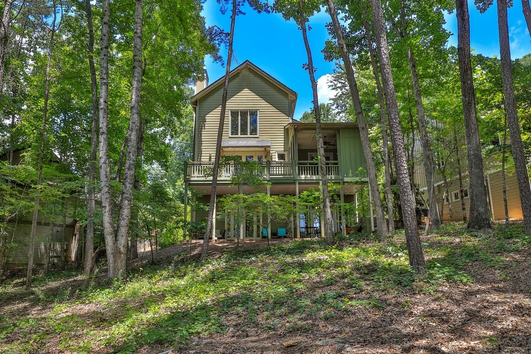 Elk Horn - Exterior Cabin View