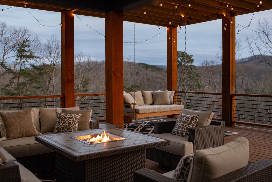 Blue Fox Lodge - Covered Deck