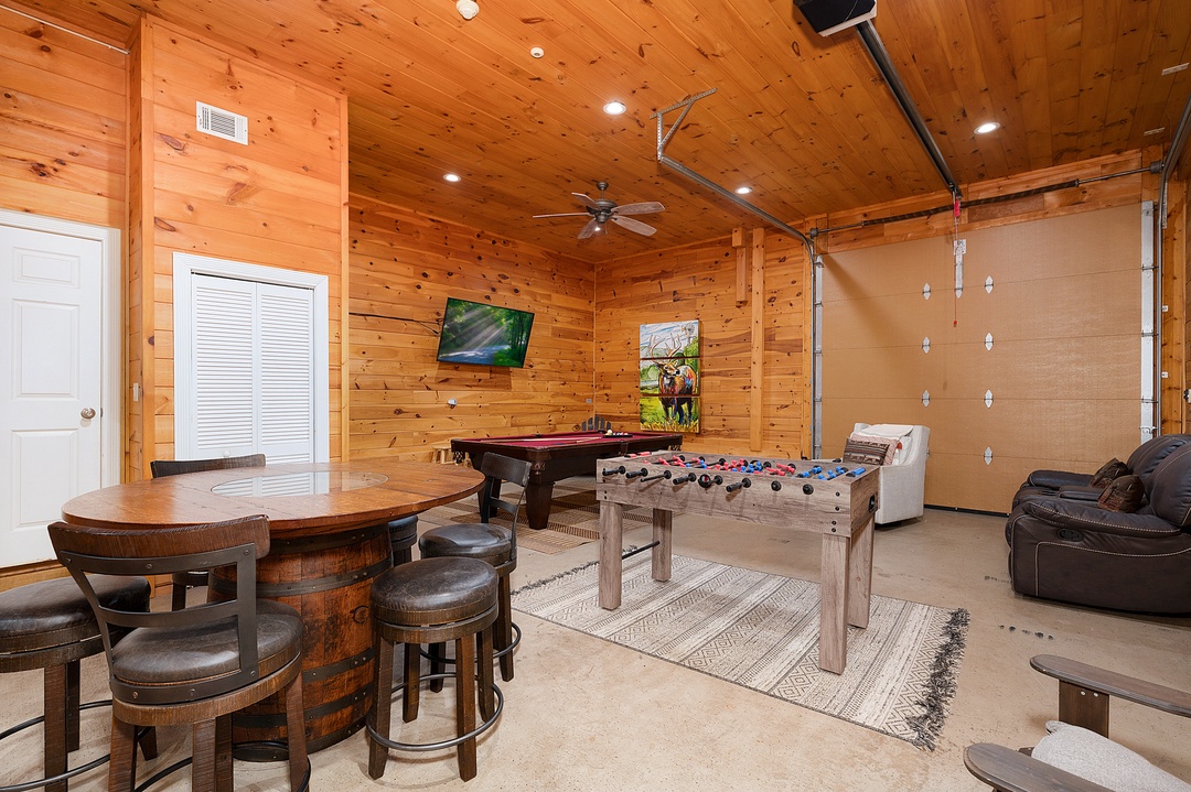 Moonlight Retreat - Game Room