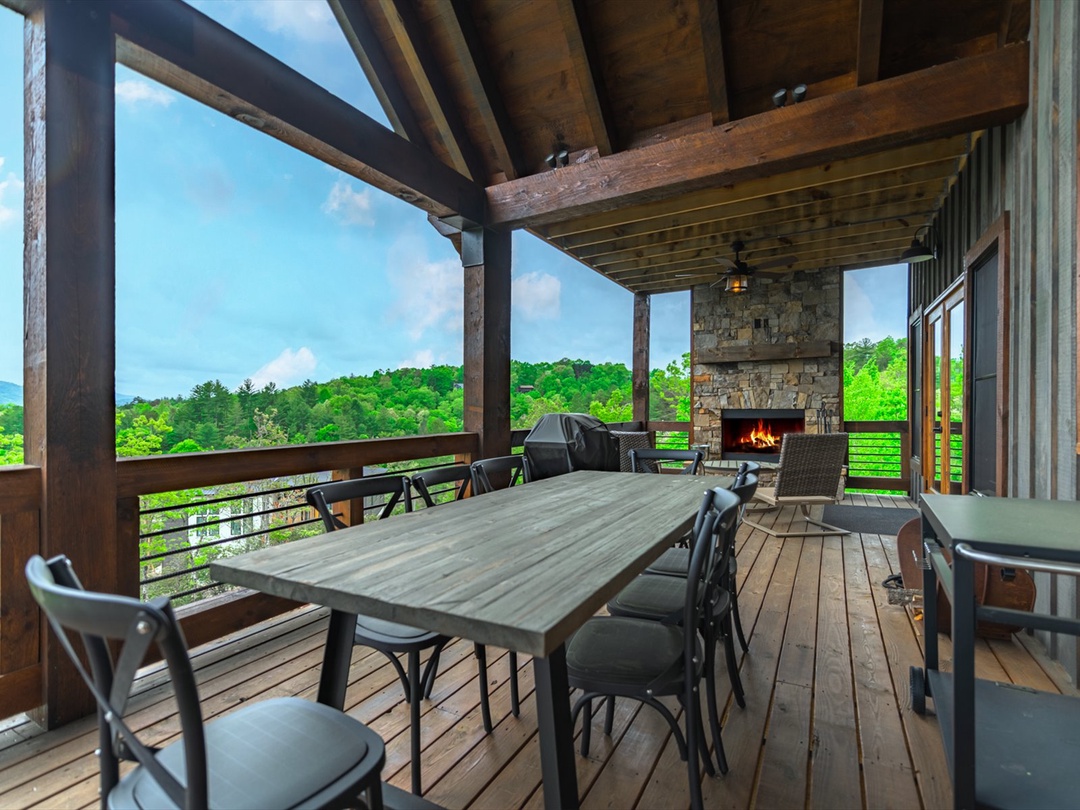 Dream Catcher- Entry level deck Entertainment area