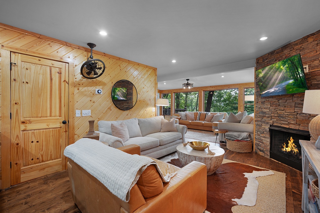 Tiny Pines - Living Room with Gas Fireplace
