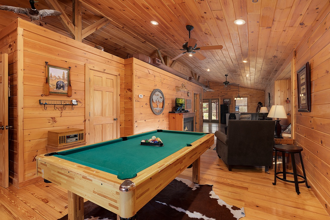 Rustic Retreat - Pool Table