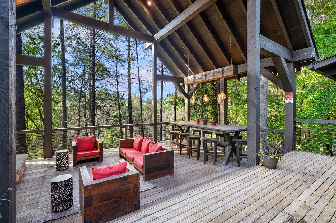 A Stoney River - Entry Level Deck Lounge