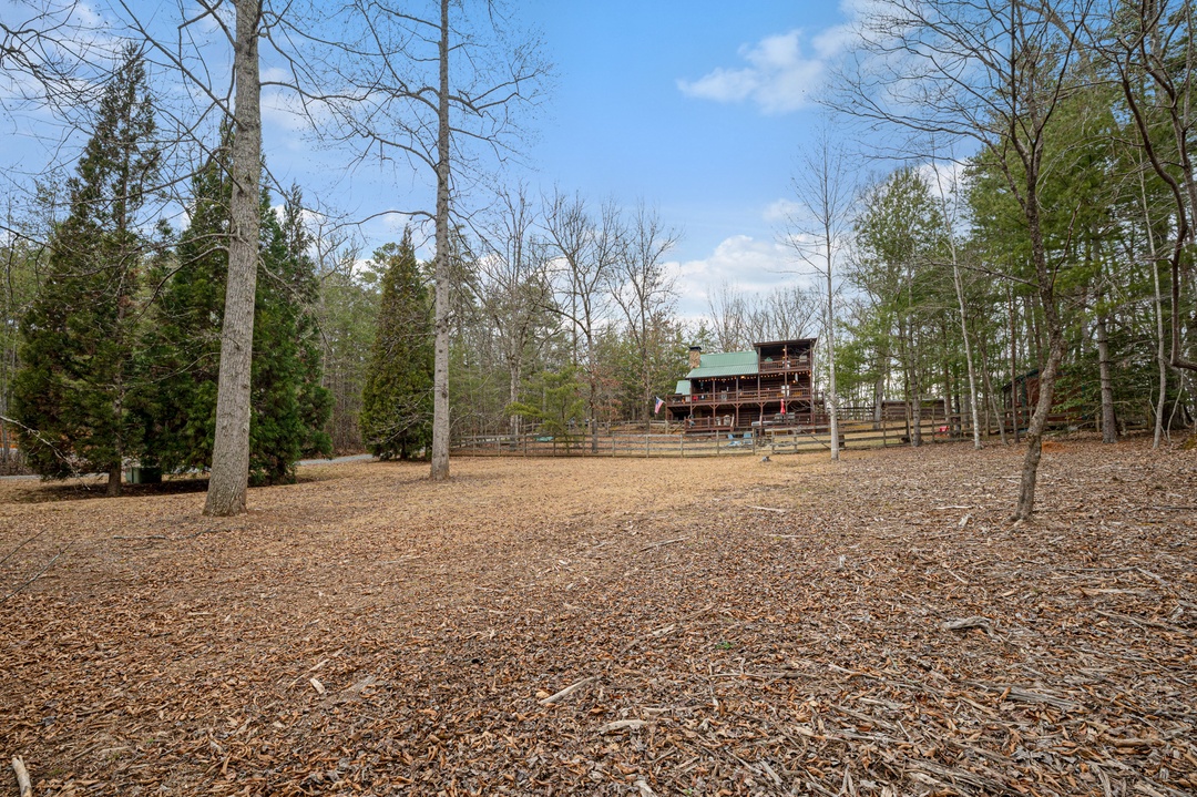 Golden Acres - Over 7 Acres to Roam!