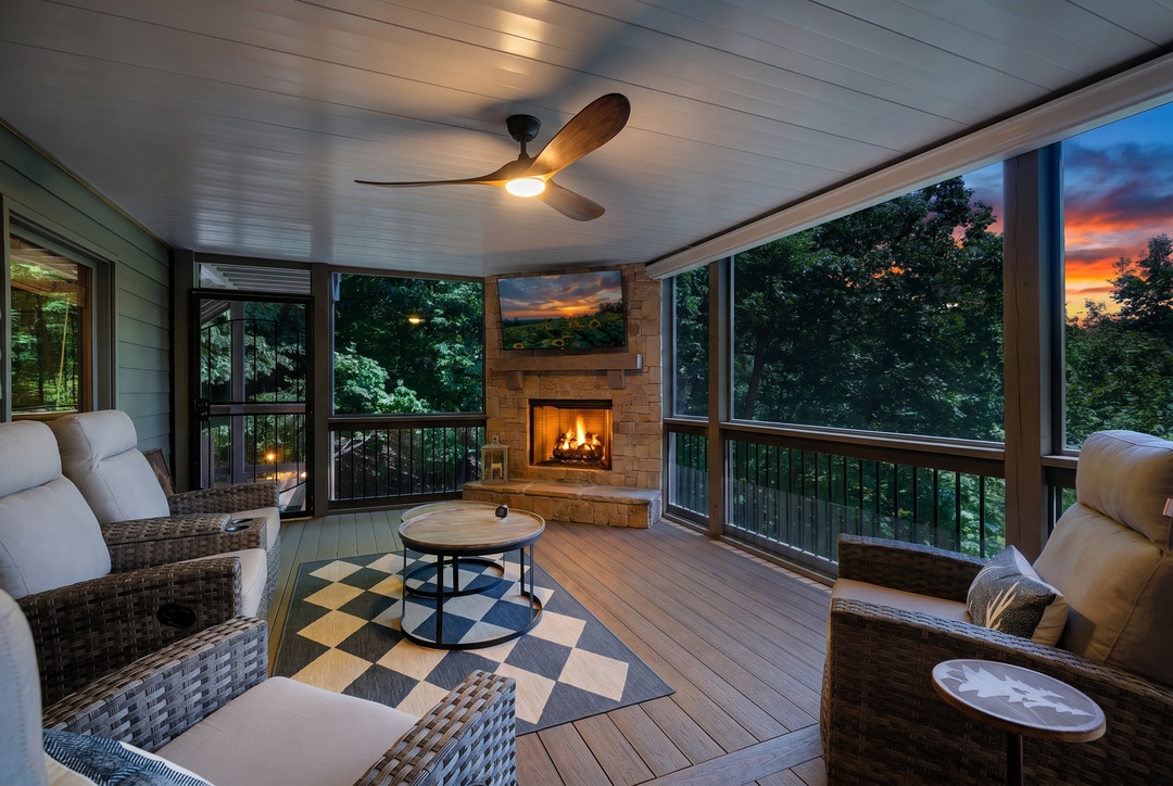 Chalet Lumiere - Lower Level Deck
