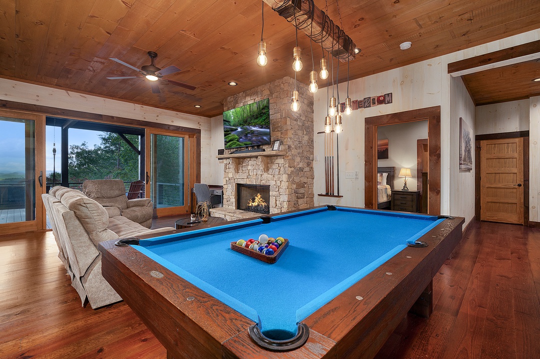 Jupiter On The Mountain - Lower Level Entertainment Room
