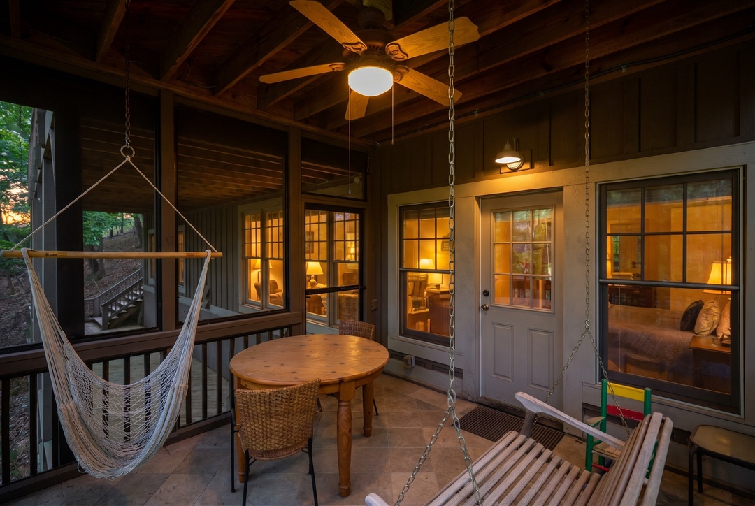 Lake Escape - Lower Level Screened-In Deck