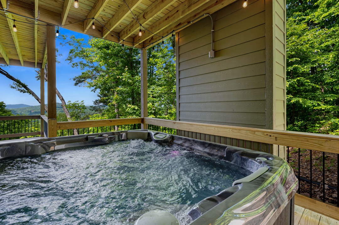 Happy Hour Heights - Lower Level Deck Hot Tub
