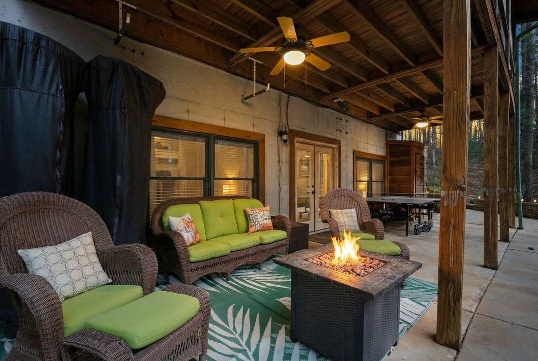 The Reward at Goose Island - Lower Level Deck with Fire Table